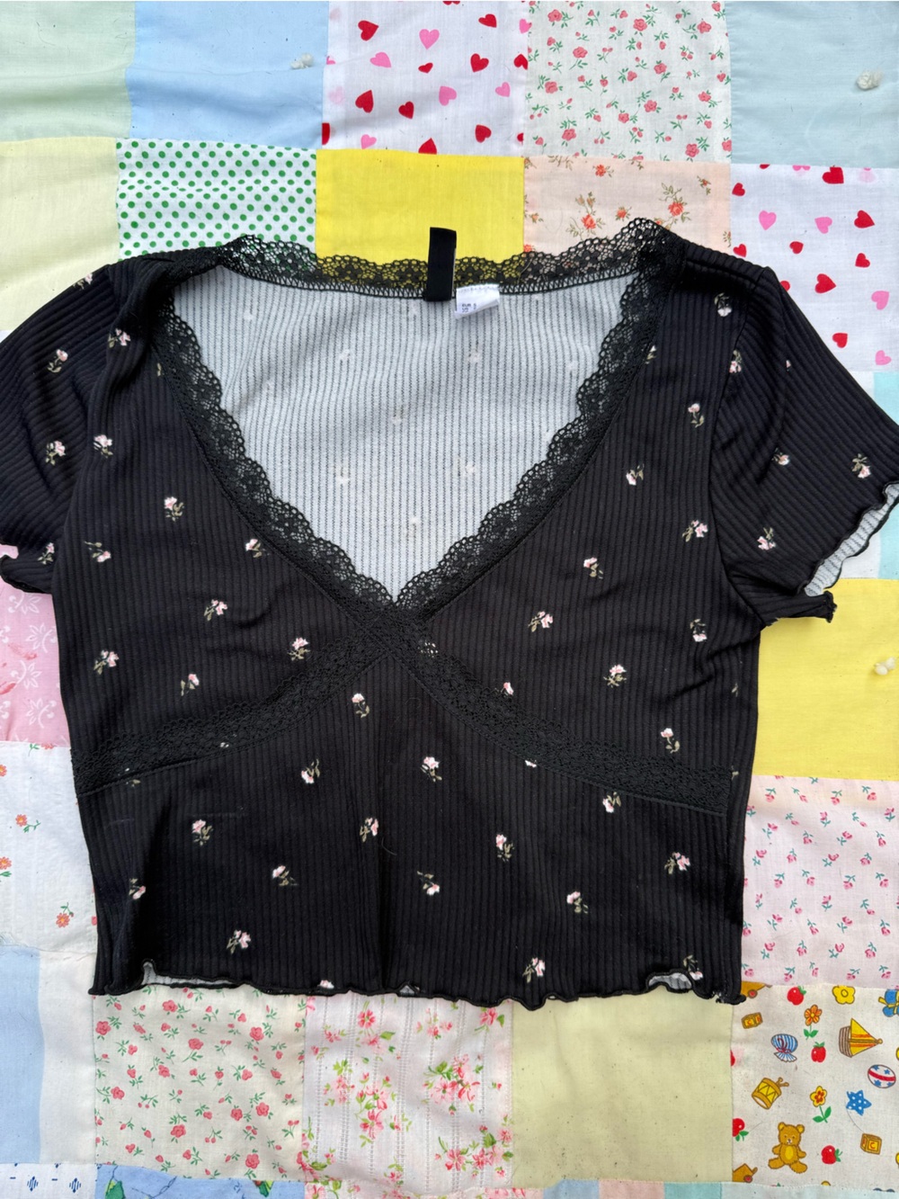 H&M Black Floral Ribbed Lace Trim V-Neck Crop Top